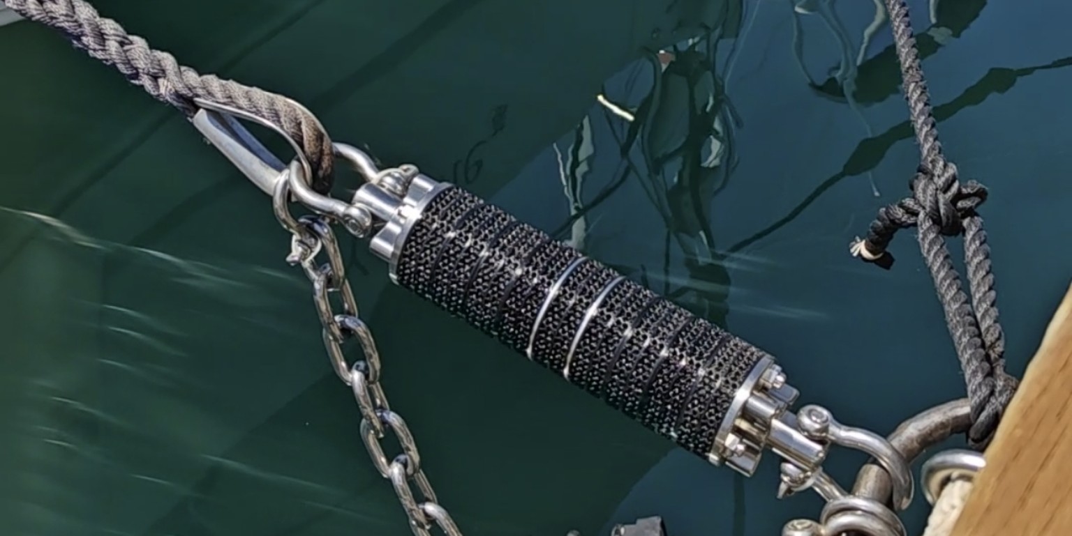 Esempio di installazione del 3Damper con catena di sicurezza